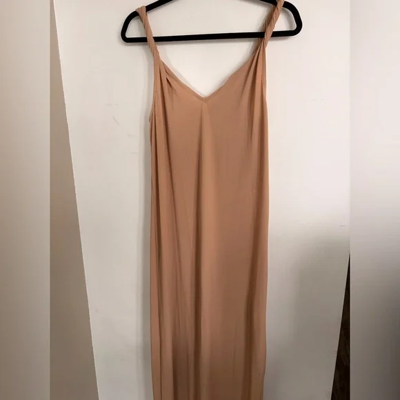 Maxi Dress with twisted straps - Picture 2 of 6